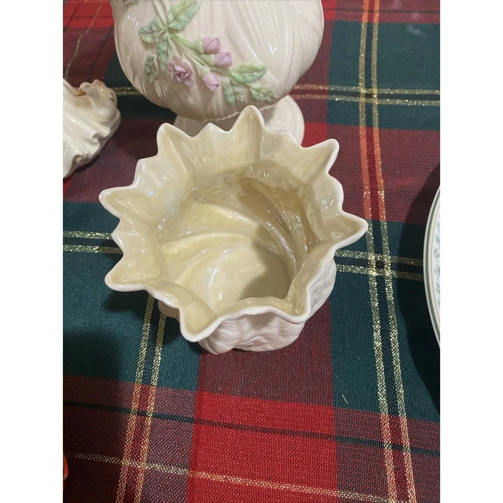 Belleek Ivory Yellow Lustre Finish Swirled Shell Pouch Vase Pot Bowl (5th Mark)‎